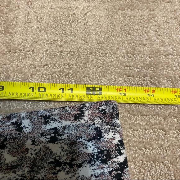 {Athleta} Patterned Cropped Athletic Yoga Leggings ~ Size Small - Picture 12 of 15